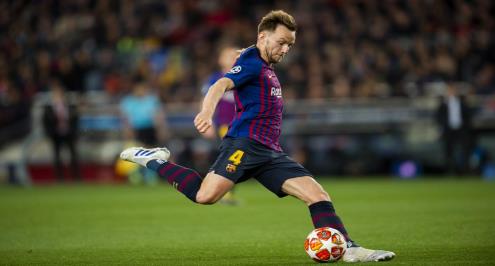 وسط اهتمامات يونايتد وإنتر.. تقارير: برشلونة يحدد قراره بشأن مستقبل راكيتيتش